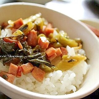 スパムと高菜漬けの油炒め